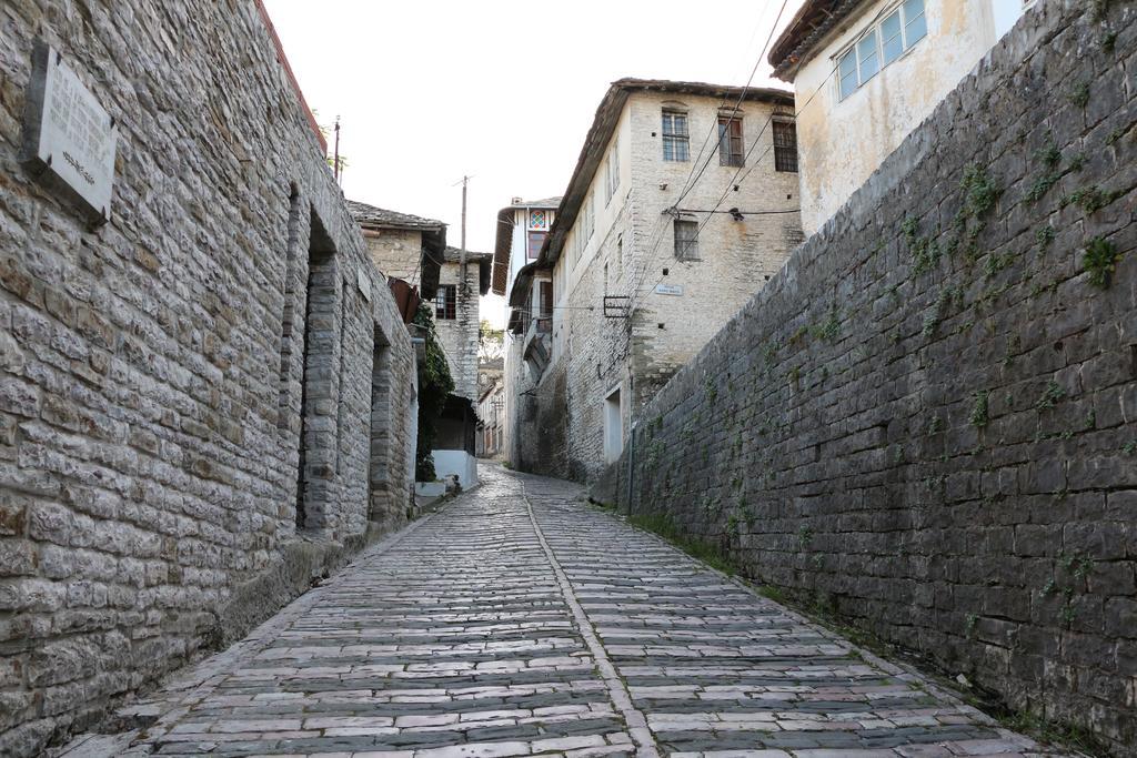 Stone City Hostel Gjirokaster Luaran gambar