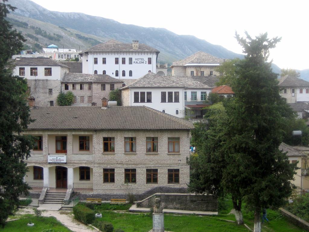 Stone City Hostel Gjirokaster Luaran gambar