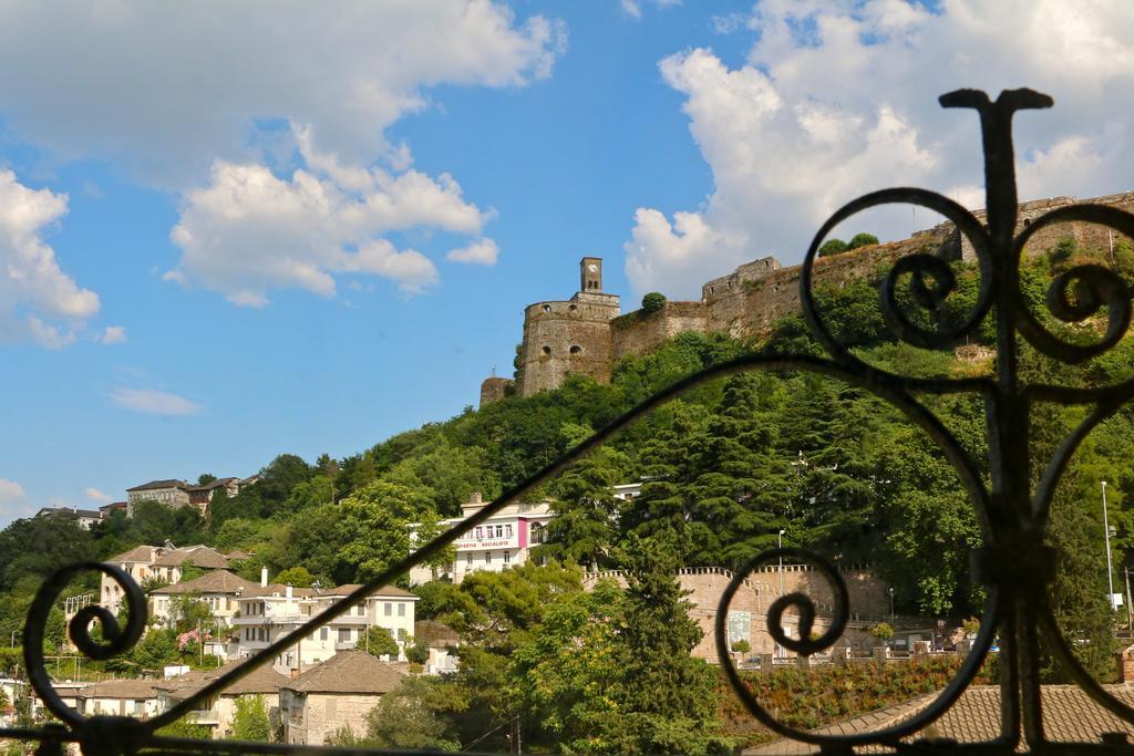 Stone City Hostel Gjirokaster Luaran gambar